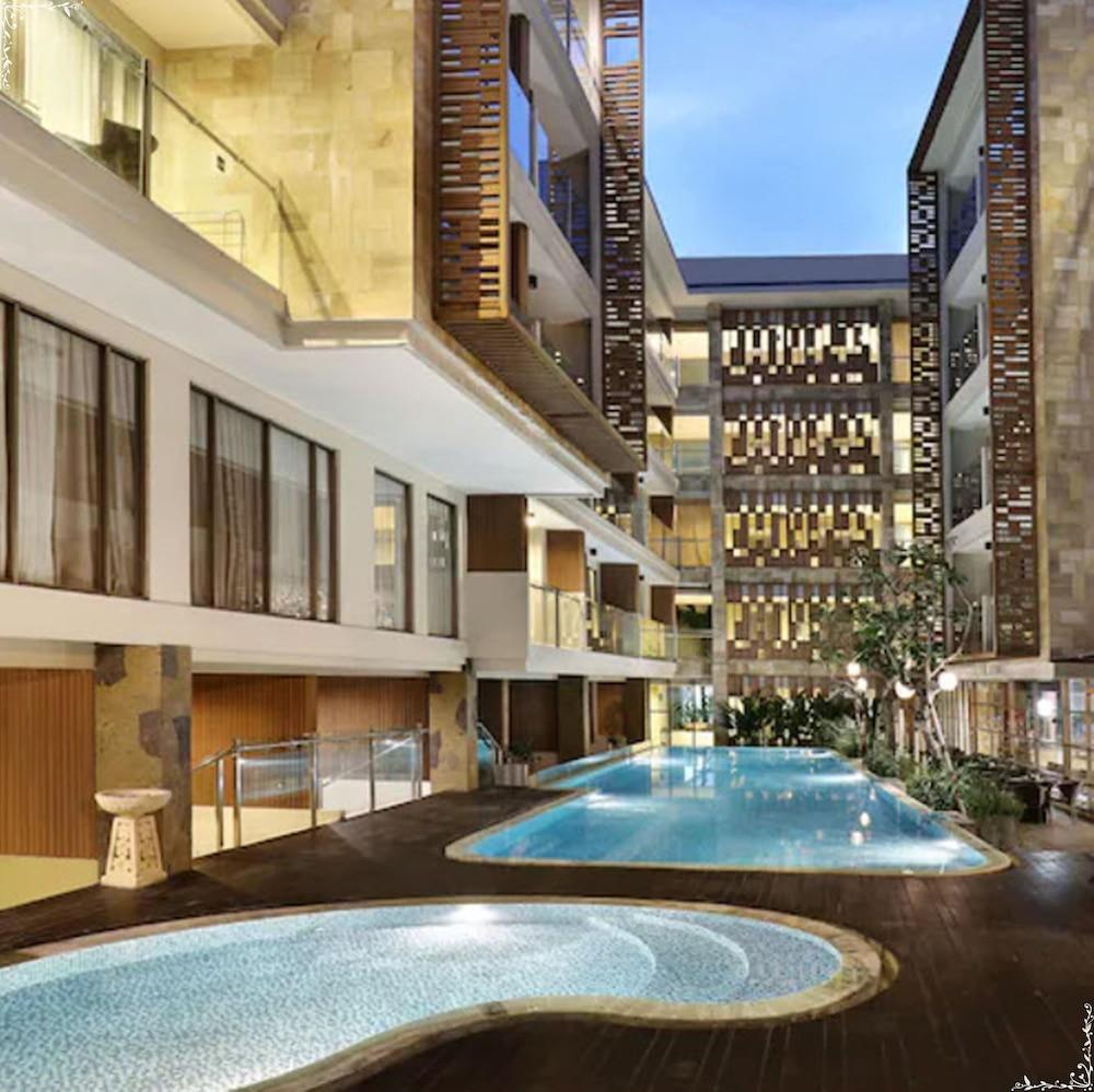 Harper Kuta Hotel By Aston Legian Exterior foto