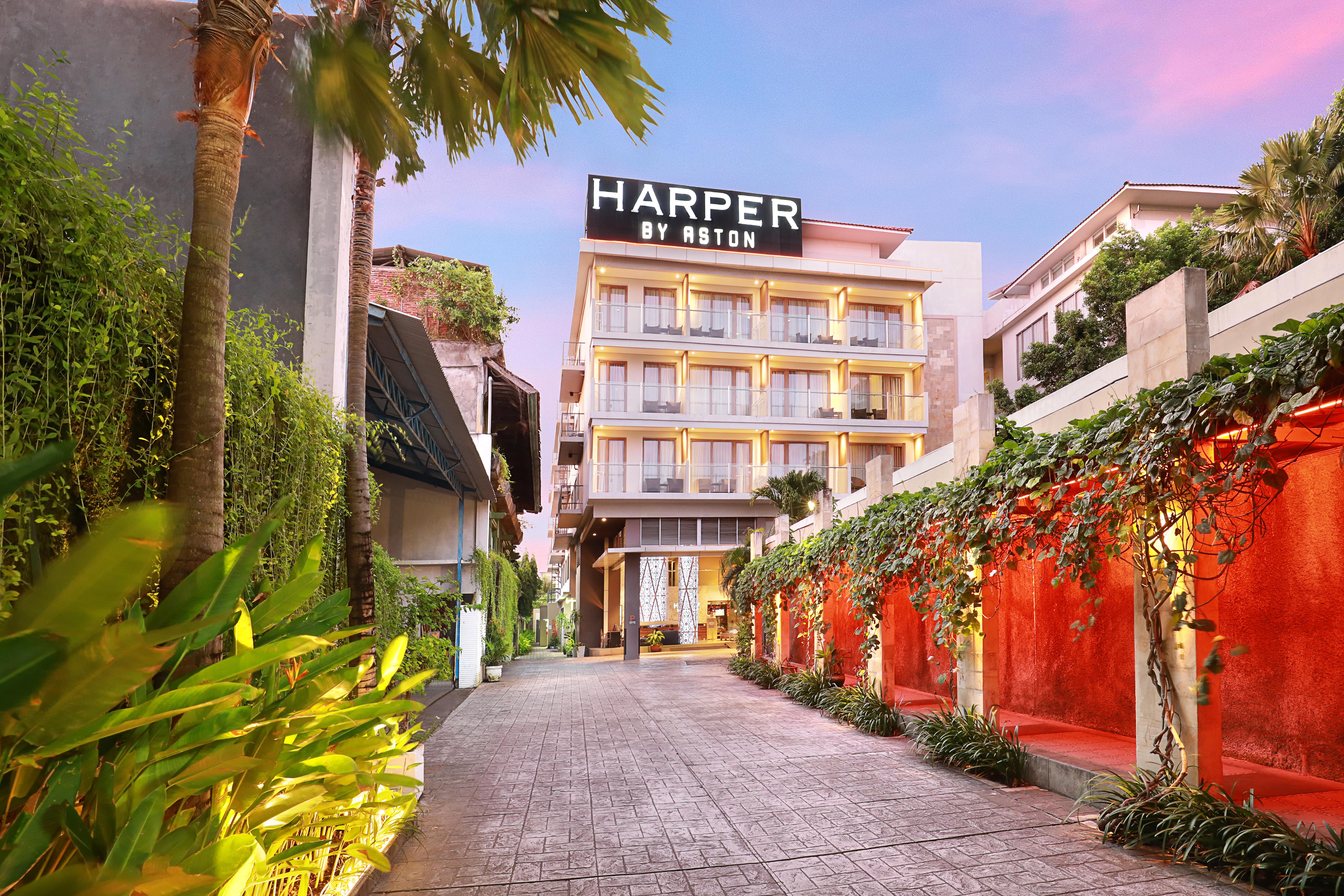 Harper Kuta Hotel By Aston Legian Exterior foto