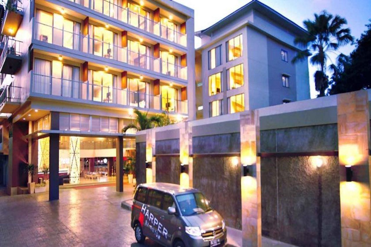 Harper Kuta Hotel By Aston Legian Exterior foto